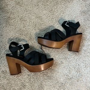 NWT platform sandals